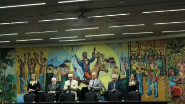Servidores do MPC-MG recebem insígnia e medalhas do TCE-MG