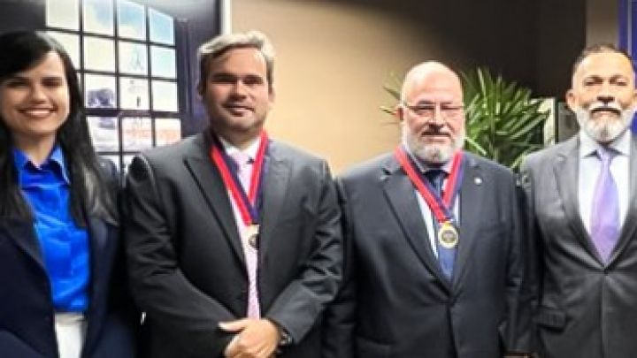 Procurador-Geral do MPC-PA, Patrick Mesquita, recebe medalha alusiva aos 131 anos do Ministério Público do Estado do Pará