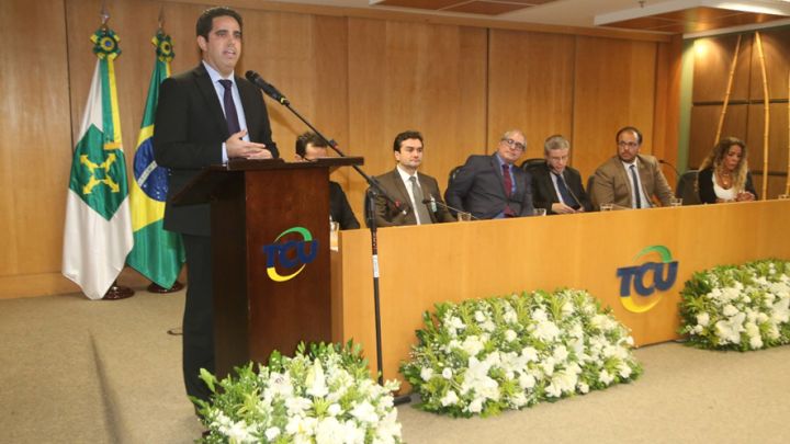 Dr. Thiago Pinheiro Lima prestigia posse da nova diretoria da AMPCON e encerra gestão à frente do CNPGC