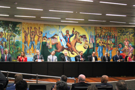 Membros da Diretoria da Ampcon acompanham homologação de acordo para reassentamento de famílias e avanço das obras na BR-381, em MG