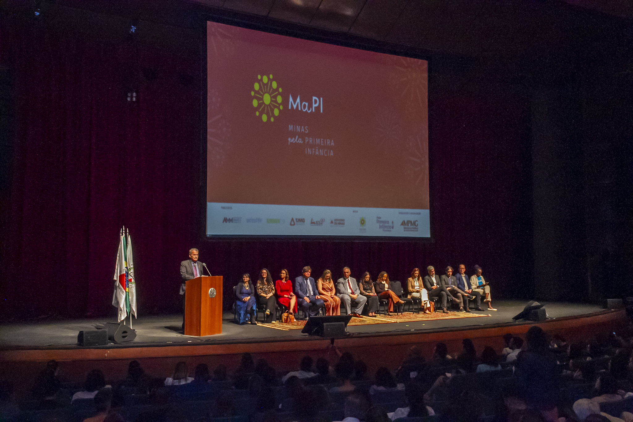 1ª Tesoureira da Ampcon participa do lançamento do Projeto “Minas pela Primeira Infância”